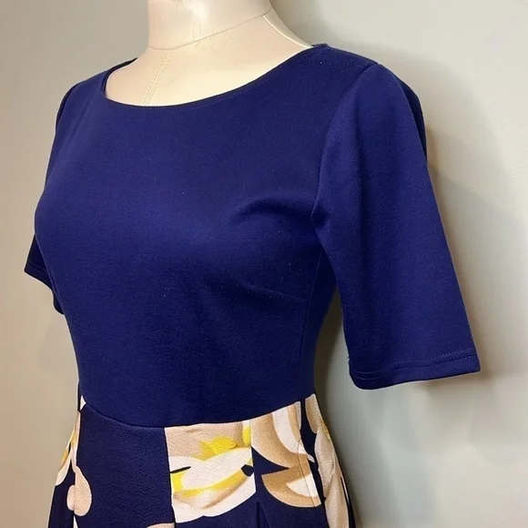 Women’s Fit and Flare Dress with Pockets - Picture 7 of 11